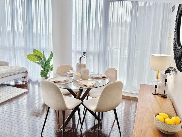 1212 - 770 Bay St, Condo with 2 bedrooms, 2 bathrooms and 1 parking in Toronto ON | Image 6