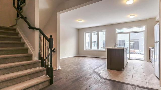 585 Catleaf Row, Townhouse with 3 bedrooms, 3 bathrooms and 2 parking in Ottawa ON | Image 6