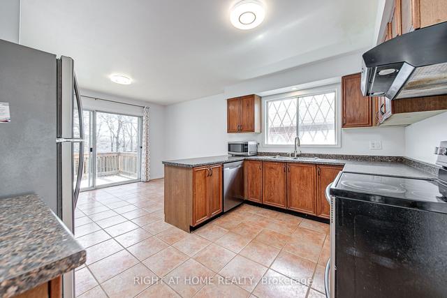 205 Anne St N, House detached with 3 bedrooms, 3 bathrooms and 6 parking in Barrie ON | Image 2