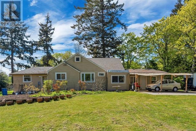 753 Sayward Rd, House detached with 2 bedrooms, 1 bathrooms and 6 parking in Saanich BC | Image 5