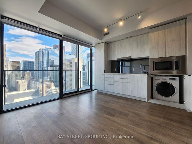 2410 - 215 Queen St W, Condo with 1 bedrooms, 1 bathrooms and 0 parking in Toronto ON | Image 5