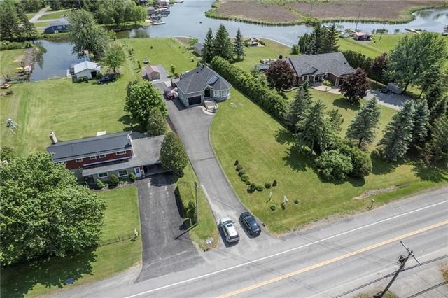 18648 County 2 Road, House detached with 2 bedrooms, 2 bathrooms and 6 parking in South Glengarry ON | Image 3