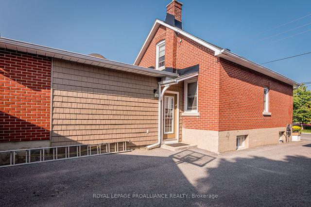 68 Regent St, House detached with 2 bedrooms, 2 bathrooms and 3 parking in Kingston ON | Image 30