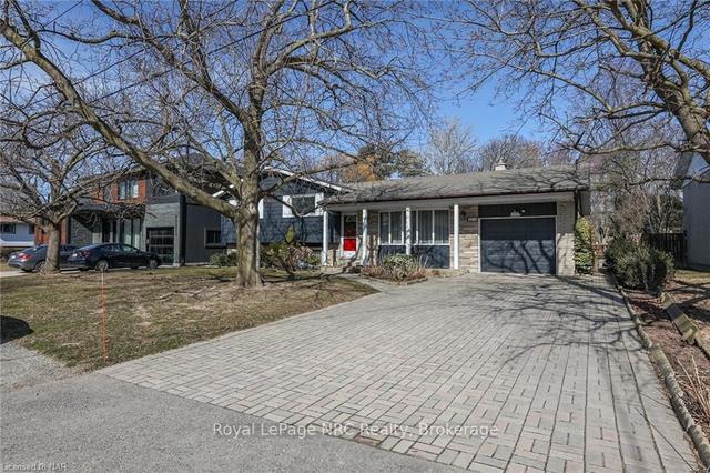305 Centre St, House detached with 3 bedrooms, 2 bathrooms and 5 parking in Niagara on the Lake ON | Image 16