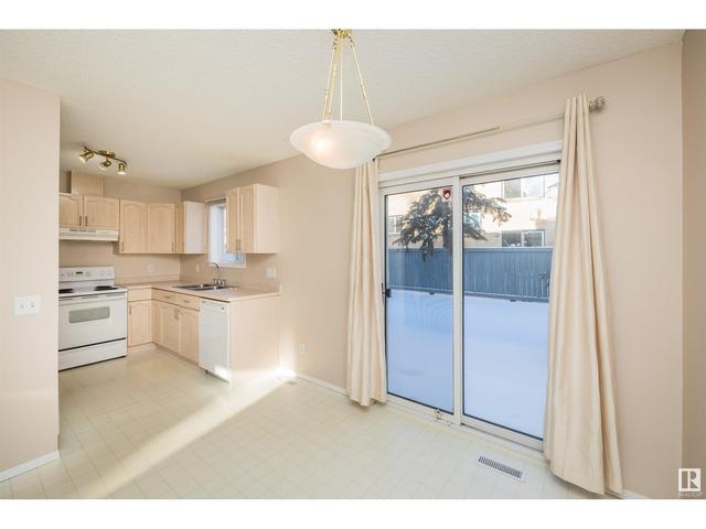 135 - 10909 106 St Nw Nw, House attached with 3 bedrooms, 1 bathrooms and 2 parking in Edmonton AB | Image 9