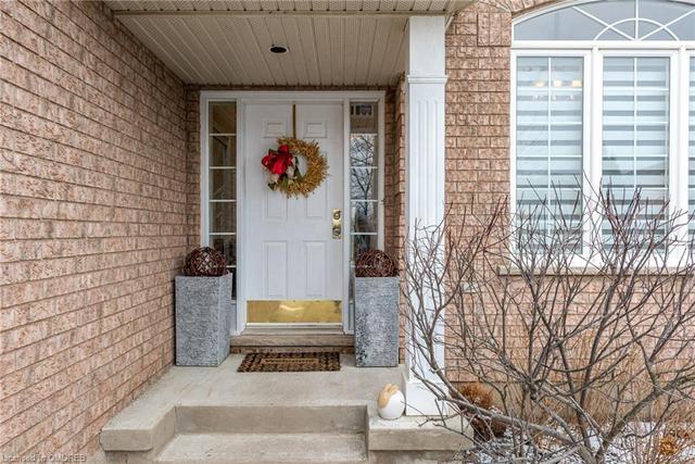 8202 Brookside Drive, House detached with 3 bedrooms, 2 bathrooms and 5 parking in Niagara Falls ON | Image 3