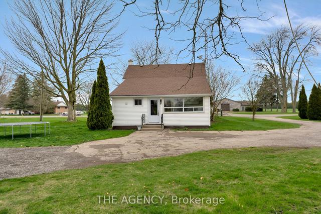 1784 Windham Centre Rd, House detached with 3 bedrooms, 1 bathrooms and 15 parking in Norfolk County ON | Image 3