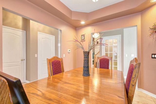 180 White Pine Cres, House detached with 4 bedrooms, 4 bathrooms and 6 parking in Pickering ON | Image 3