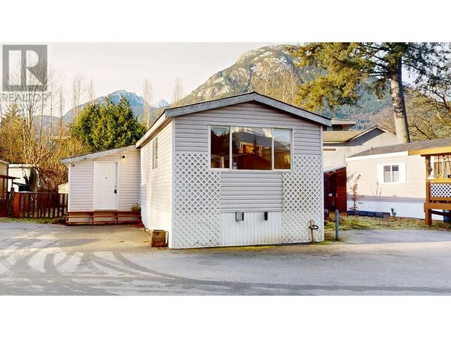 13 - 39884 Government Road, House detached with 2 bedrooms, 1 bathrooms and 2 parking in Squamish BC | Image 39