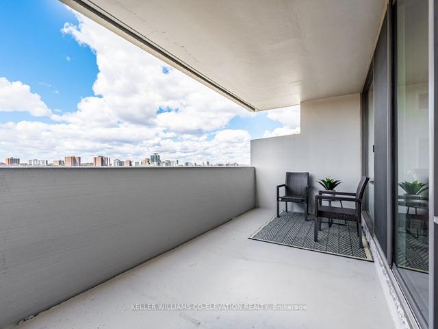 1513 - 260 Scarlett Rd, Condo with 2 bedrooms, 2 bathrooms and 1 parking in Toronto ON | Image 4