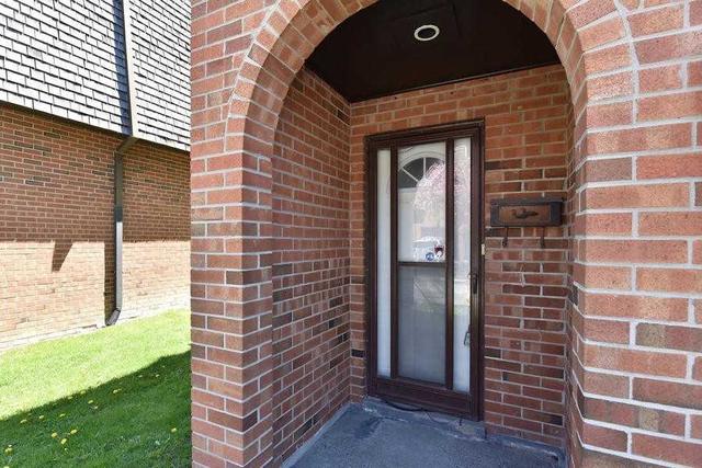 47 Briar Path, Townhouse with 3 bedrooms, 2 bathrooms and 2 parking in Brampton ON | Image 12