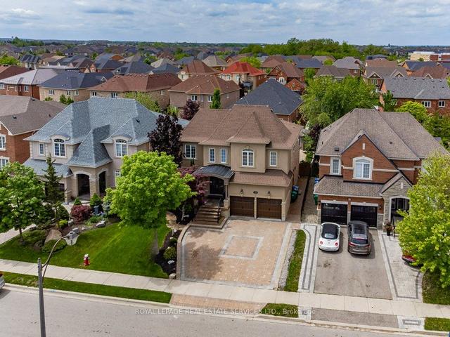 39 Louvain Dr, House detached with 4 bedrooms, 4 bathrooms and 6 parking in Brampton ON | Image 33