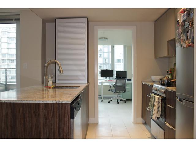 1705 - 1088 Richards Street, Condo with 2 bedrooms, 2 bathrooms and null parking in Vancouver BC | Image 11