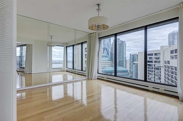 3506 - 65 Harbour Sq, Condo with 2 bedrooms, 2 bathrooms and 1 parking in Toronto ON | Image 8