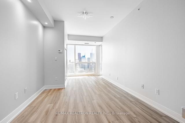 4909 - 386 Yonge St, Condo with 2 bedrooms, 2 bathrooms and 1 parking in Toronto ON | Image 18