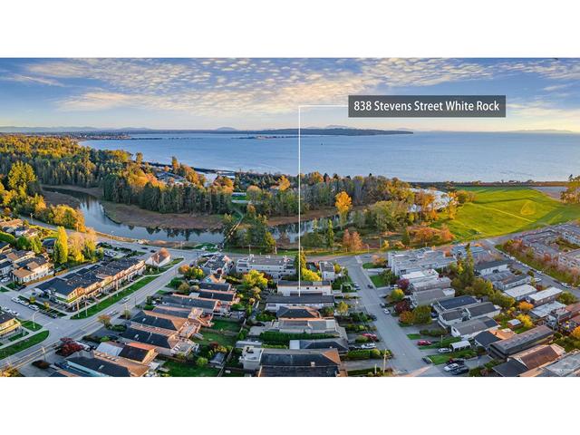 838 Stevens Street, House detached with 7 bedrooms, 7 bathrooms and 8 parking in White Rock BC | Image 3