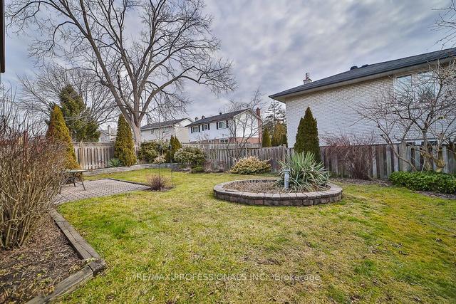 31 Rockcastle Dr, House detached with 4 bedrooms, 3 bathrooms and 6 parking in Toronto ON | Image 28