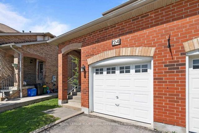 24 Thurso Clse, House semidetached with 3 bedrooms, 2 bathrooms and 3 parking in Vaughan ON | Image 11