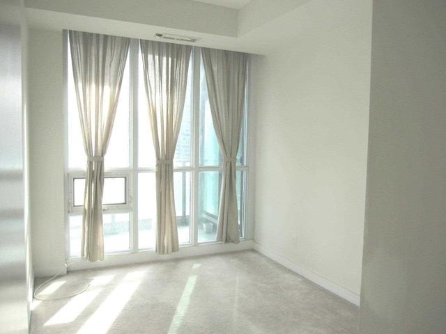 2301 - 18 Harbour St, Condo with 2 bedrooms, 2 bathrooms and 1 parking in Toronto ON | Image 7