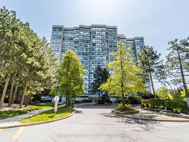 1701 - 26 Hanover Rd, Condo with 3 bedrooms, 2 bathrooms and 2 parking in Brampton ON | Image 1