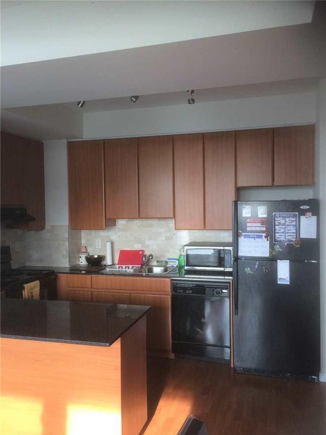 1002 - 30 Canterbury Pl, Condo with 2 bedrooms, 1 bathrooms and 1 parking in Toronto ON | Image 5