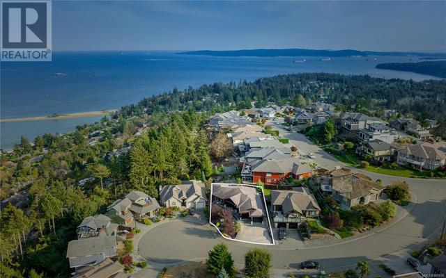 3759 Oak Crest Pl, House detached with 3 bedrooms, 3 bathrooms and 2 parking in Nanaimo BC | Image 44
