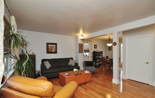 25 Neilson Ave, House detached with 2 bedrooms, 2 bathrooms and 3 parking in Toronto ON | Image 7