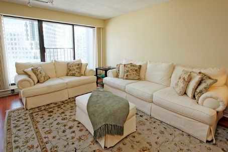 1613 - 55 Harbour Sq, Condo with 2 bedrooms, 2 bathrooms and 1 parking in Toronto ON | Image 3
