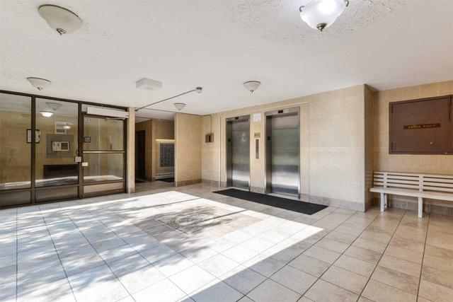 526 - 2121 Roche Crt, Condo with 2 bedrooms, 1 bathrooms and 1 parking in Mississauga ON | Image 3