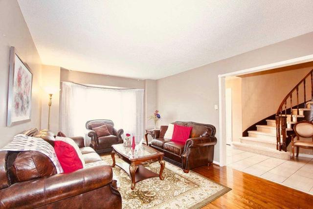 24 Hall Cres, House detached with 4 bedrooms, 4 bathrooms and 2 parking in Brampton ON | Image 6