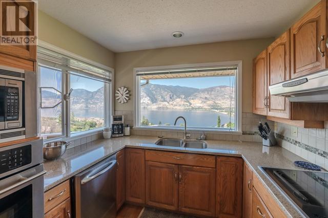 3915 Valleyview Road, House detached with 4 bedrooms, 3 bathrooms and 2 parking in Penticton BC | Image 6