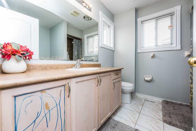 32 Crannyfield Dr, House semidetached with 4 bedrooms, 4 bathrooms and 3 parking in Brampton ON | Image 14