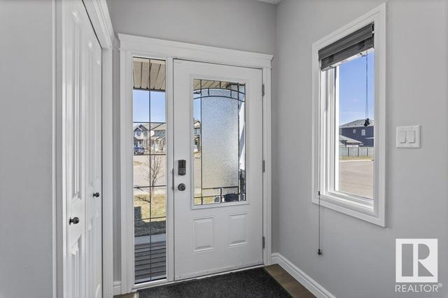 3905 167a Av Nw, House semidetached with 3 bedrooms, 2 bathrooms and null parking in Edmonton AB | Image 2