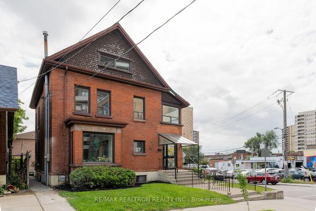 27 John St, House detached with 9 bedrooms, 4 bathrooms and 6 parking in Toronto ON | Image 11