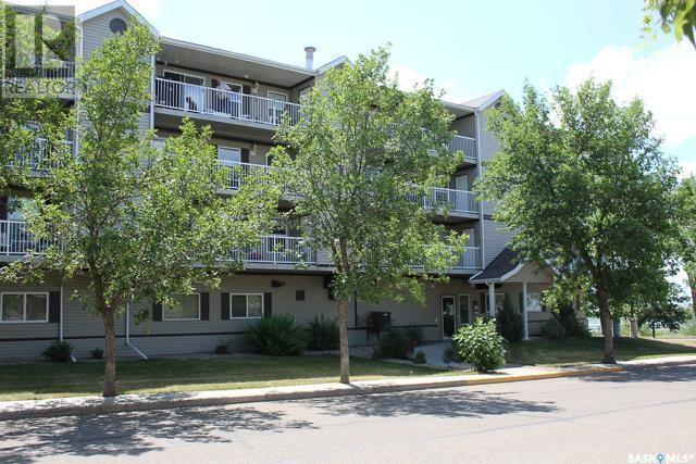 305 - 1637 1st Street, Condo with 2 bedrooms, 2 bathrooms and null parking in Estevan SK | Card Image