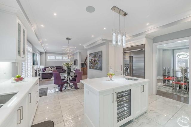 1538 Edencrest Dr, House detached with 5 bedrooms, 6 bathrooms and 2 parking in Mississauga ON | Image 3