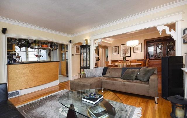 89 Avondale Ave, House detached with 2 bedrooms, 2 bathrooms and 7 parking in Toronto ON | Image 3