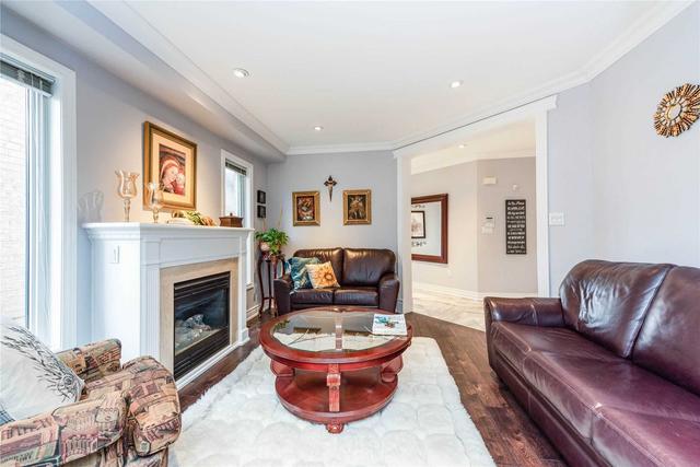 311 Forest Run Blvd, House detached with 4 bedrooms, 4 bathrooms and 5 parking in Vaughan ON | Image 2