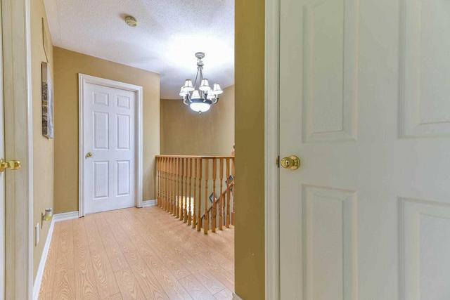 20 - 21 East View Gate, House attached with 3 bedrooms, 4 bathrooms and 3 parking in Brampton ON | Image 15