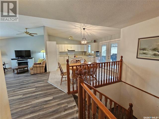 804 3rd Avenue W, House detached with 5 bedrooms, 3 bathrooms and null parking in Meadow Lake SK | Image 5
