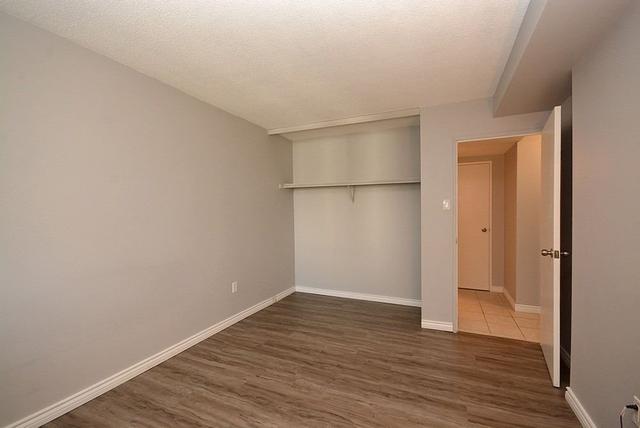 1214 - 4 Lisa St, Condo with 2 bedrooms, 1 bathrooms and 1 parking in Brampton ON | Image 5