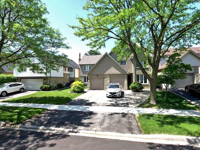 59 Newington Cres, House semidetached with 3 bedrooms, 2 bathrooms and 2 parking in Toronto ON | Image 1