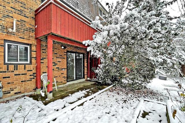 27 Poets Walkway, Townhouse with 3 bedrooms, 2 bathrooms and 1 parking in Toronto ON | Image 30