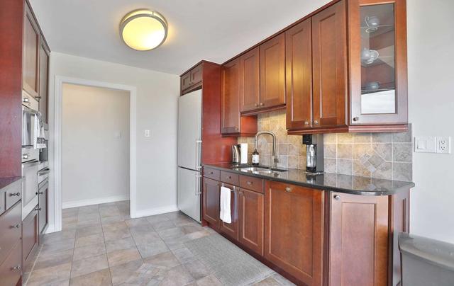 802 - 2210 Lakeshore Rd, Condo with 2 bedrooms, 2 bathrooms and 3 parking in Burlington ON | Image 13