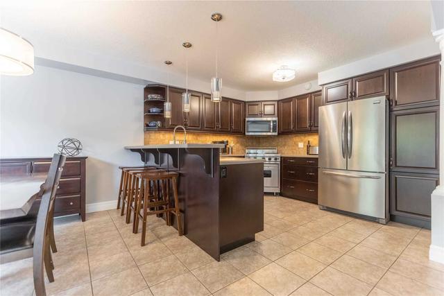 62 Walker Way, Townhouse with 3 bedrooms, 4 bathrooms and 4 parking in Guelph ON | Image 2