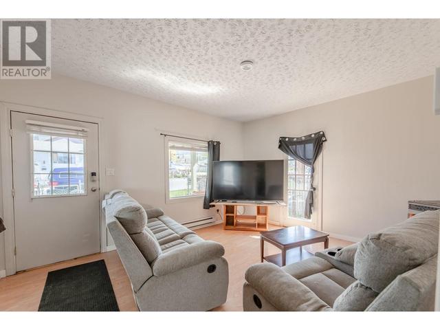 597 Burns Street, House detached with 3 bedrooms, 2 bathrooms and 3 parking in Penticton BC | Image 4