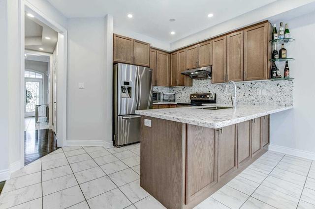 36 Lauderdale Dr, House detached with 4 bedrooms, 3 bathrooms and 4 parking in Vaughan ON | Image 9