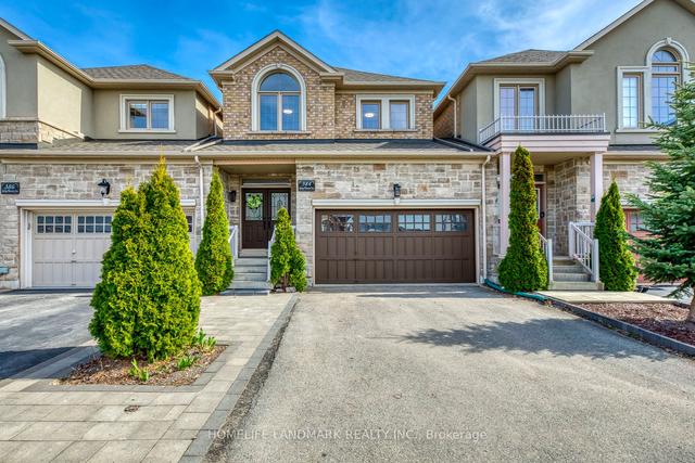 384 Spring Blossom Cres, House attached with 4 bedrooms, 4 bathrooms and 4 parking in Oakville ON | Image 1