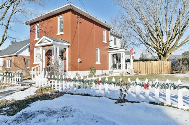 321 Barr Street, House detached with 3 bedrooms, 2 bathrooms and 5 parking in Renfrew ON | Image 1