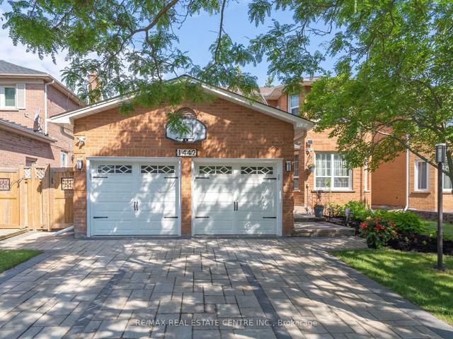 1442 Winterbourne Dr, House detached with 4 bedrooms, 4 bathrooms and 6 parking in Oakville ON | Image 1